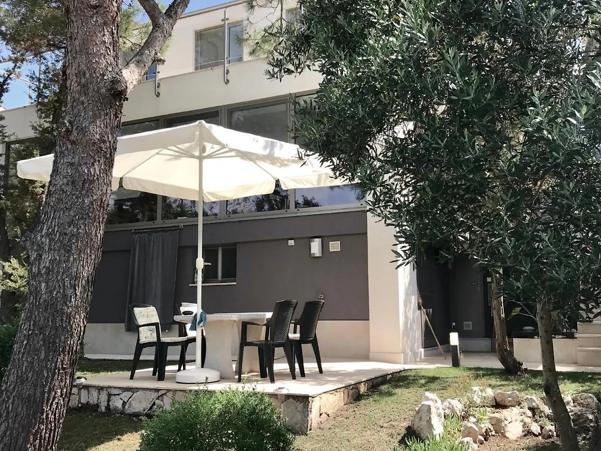 Apartment Apartmani Artatore Cunski Croatia