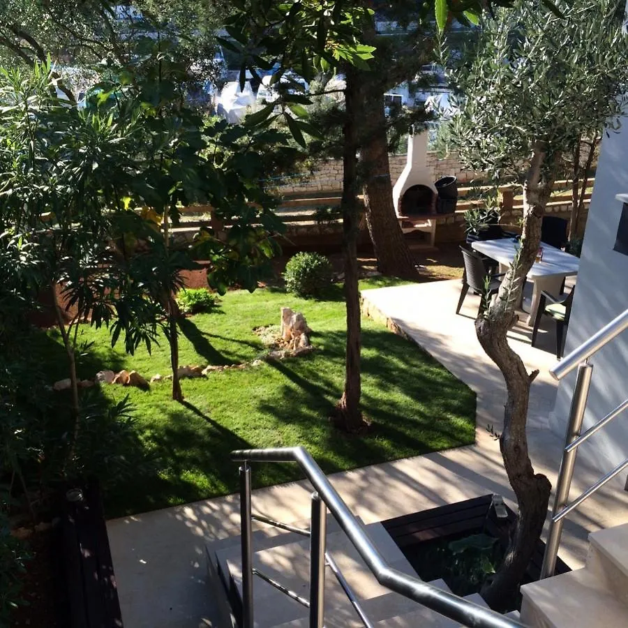 Apartment Apartmani Artatore Cunski