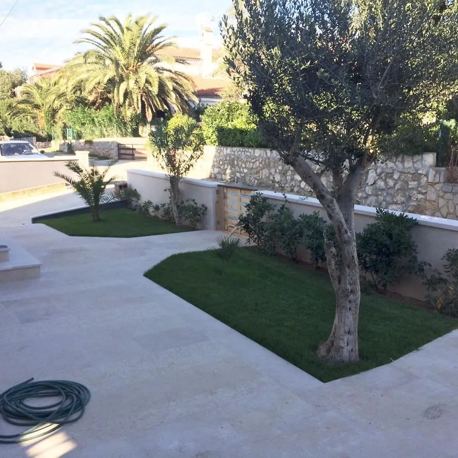 Apartmani Artatore Cunski 0*,