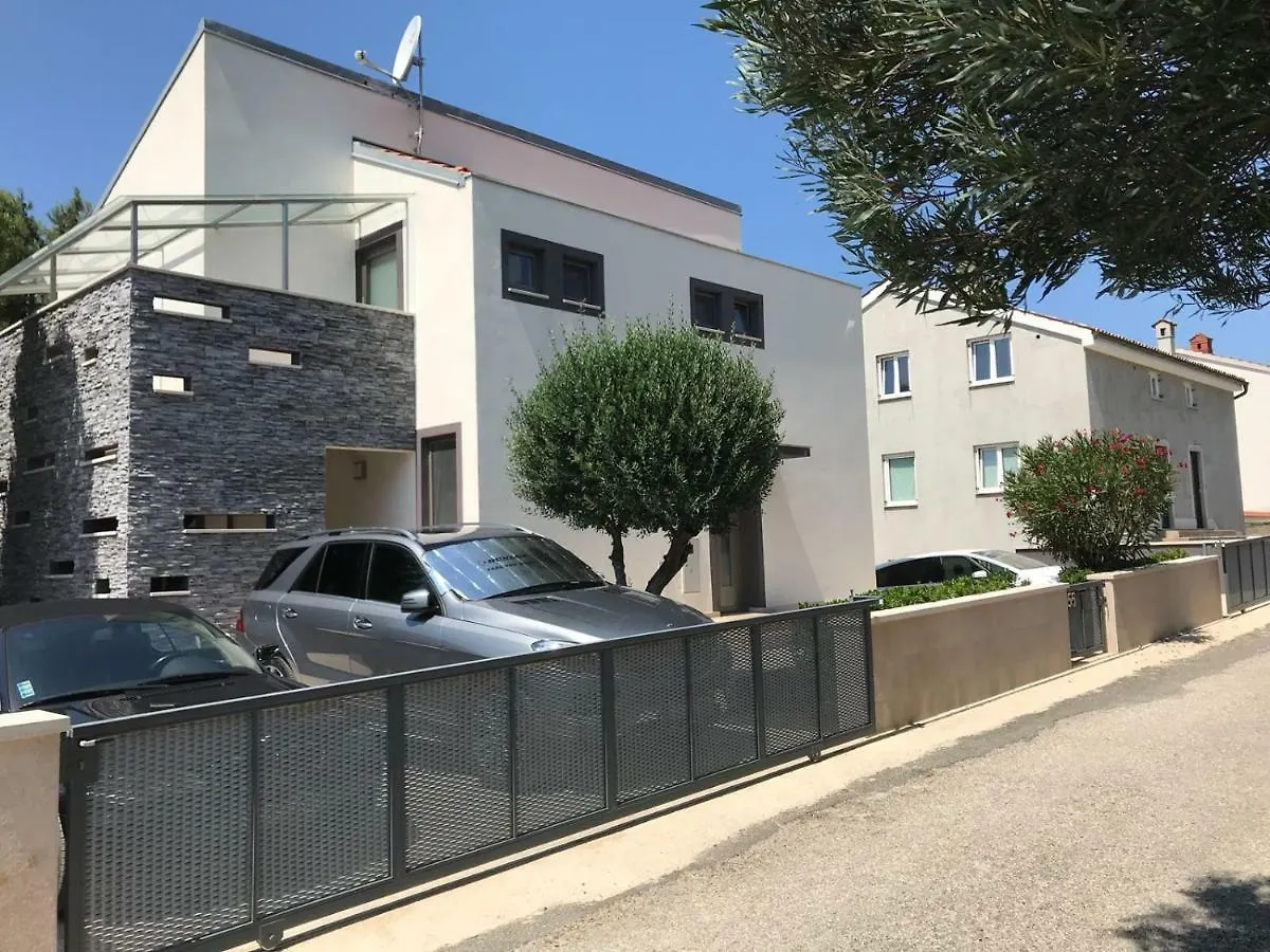 Apartment Apartmani Artatore Cunski